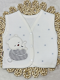 Ponponlu beyaz renk  bebek yelek