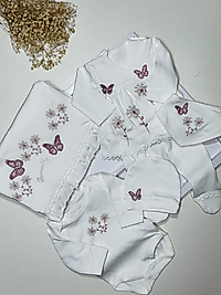 Kelebek temalı kız bebek hastane çıkışı