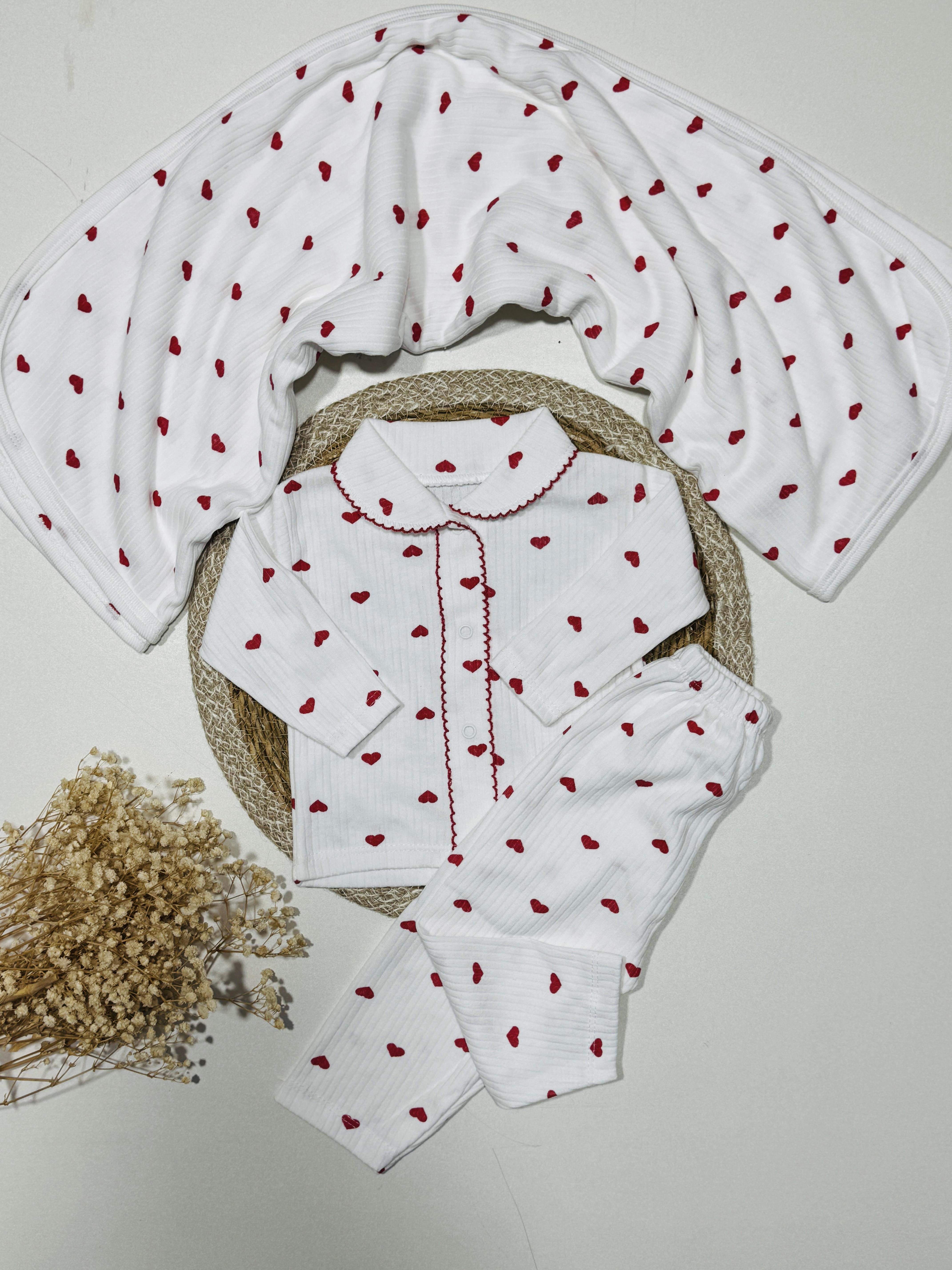 Kalp temalı penye battaniyeli pijama takımı