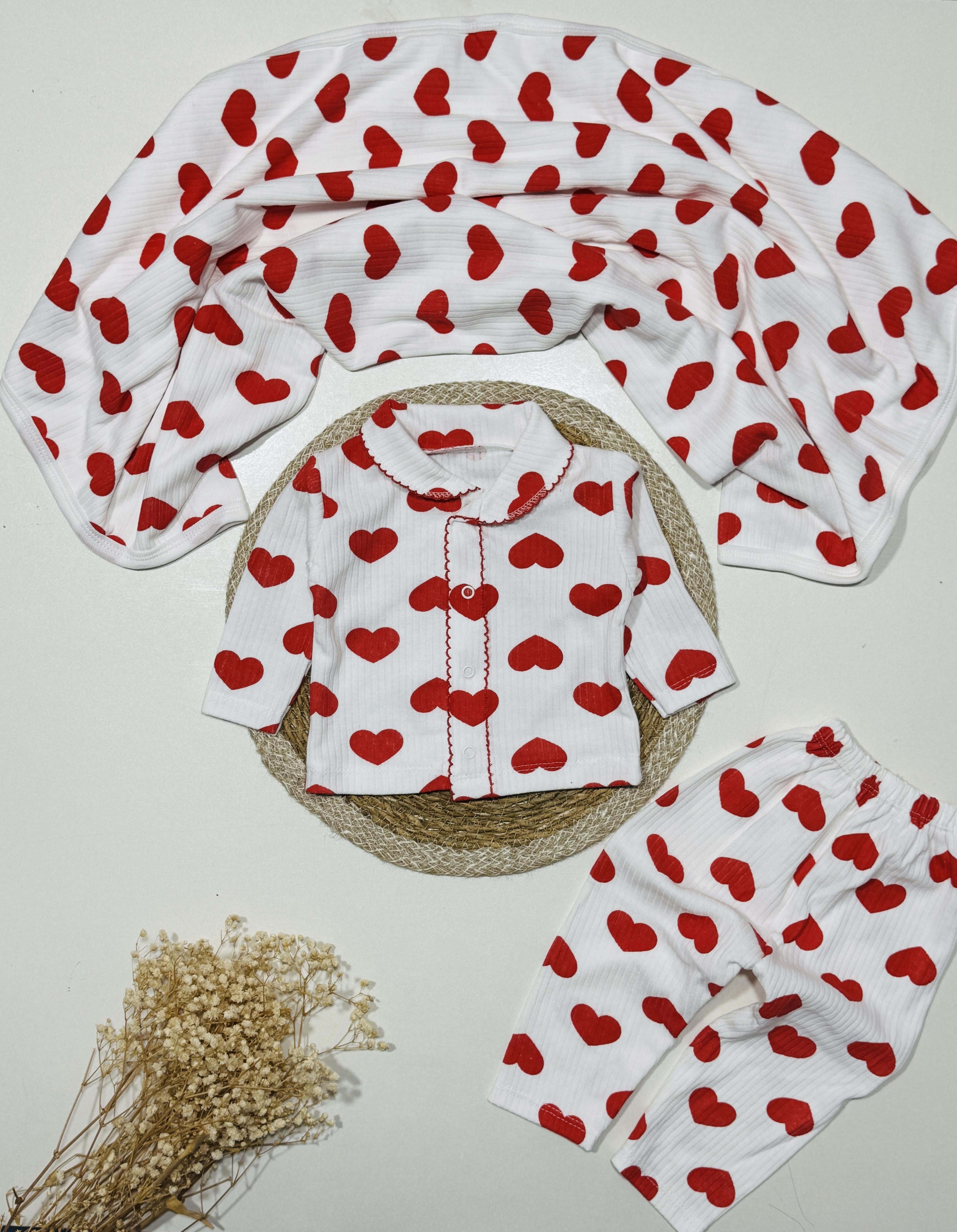 Kalp temalı battaniye koz bebek pijama takımı